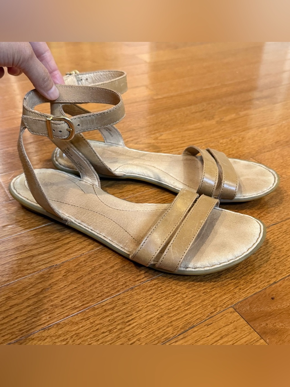 Born Women’s 9 Mai Easy Tan Leather Ankle Strap Sandals Comfort Flats Boho Nude